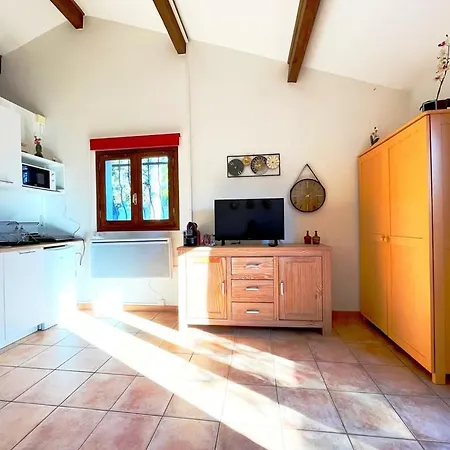 Holiday home Maisonette Bezouce, Calme Et Accueillant *