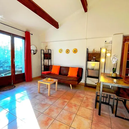Holiday home Maisonette Bezouce, Calme Et Accueillant